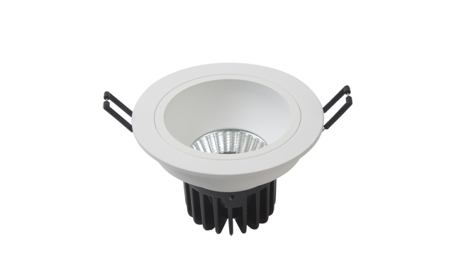 華輝照明LED筒燈驅(qū)動(dòng)為恒流隔離外置驅(qū)動(dòng)，便于安裝維護(hù)，與光源板實(shí)現(xiàn)完美匹配。
